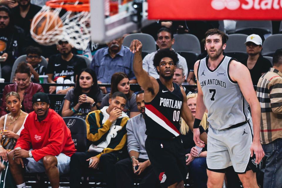 九游体育-101-112！杨瀚森未出场，开拓者不敌马刺，争八形势不容乐观